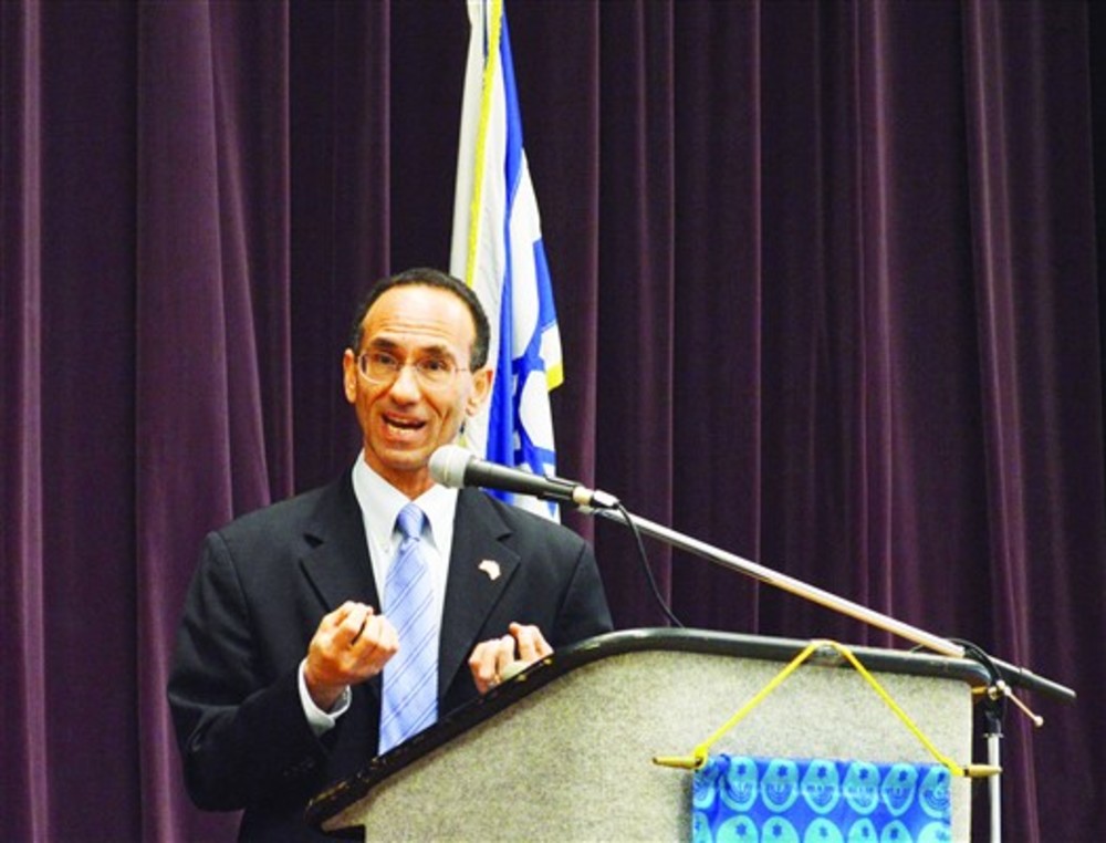 Yehuda Yaakov makes a point during his speech Jan. 11. /Jewish Voice
